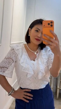 Blusa De Renda Decote V Fabiana Com Babados