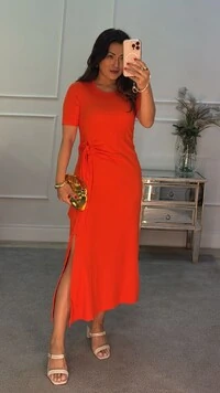 Vestido Midi Mangas 3/4 Sara Detalhe Drapeado E Fenda Lateral