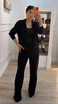 Conjunto Moletom Lais Blusa Gola Alta Com Puxadores No Barrado E Calça Pantalona