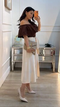 Blusa Ombro À Ombro Clara Detalhe Sobreposição