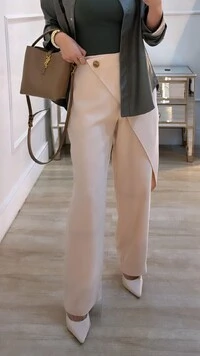 Calça Twill Sophia Detalhe De Sobreposição Transpassada Com Botão Resinado