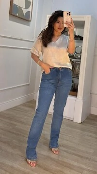 Blusa Acetinada Decote V Lívia Mangas Curtas