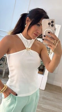 Blusa Regata Cavada Canelada Karina Detalhe Fivela Dourada Frontal