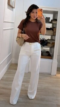 Blusa De Malha Yasmin Detalhe Punhos Largos Pespontados Com Martingalê