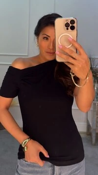 Blusa Malha Layla Ombro Vazado Detalhe Pregas
