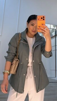 Parka Capuz Removível Maya Detalhe Bicolor Vivo E Pesponto