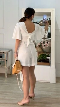 Shorts Alfaiataria Pregas Frontais Anne Cinto Forrado Fivela Oval Resinada