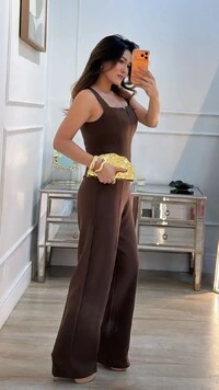 Macacão Alfaiataria Camille Recorte Em V No Busto