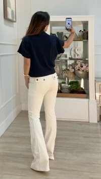 Calça Flare Pala Larga Janete Bolsos Com Botões Prata