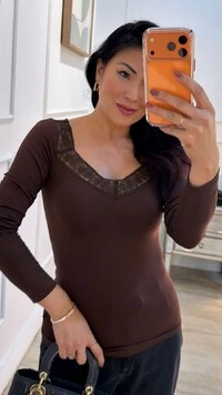 Blusa Malha Aurora Decote V Com Detalhe De Renda