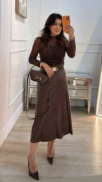 Saia Midi Evasê Couro Eco Giulia Pala Larga Com Elástico