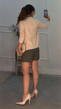 Cardigan Curto Tricot Denise Botões Cravejados E Bolsos Quadrados