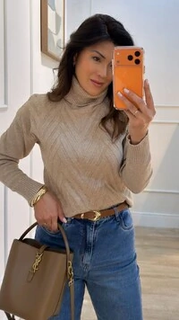 Blusa Tricot Gola Rolê Kelly Nervuras Caneladas Na Diagonal