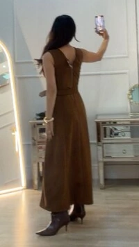 Vestido Midi Suede Decote V Vivi Cinto Maxi Fivela Redonda