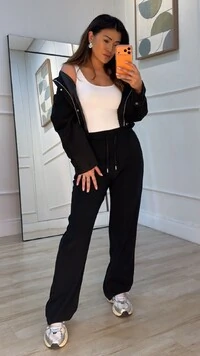 Calça Pantalona Mary Com Amarração Regulável Na Pala