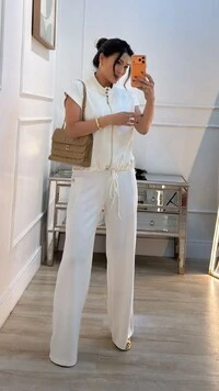 Calça Pantalona Gabriela Bolsos Laterais Detalhe Botão Dourado