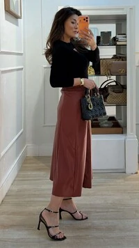 Saia Midi Evasê Couro Eco Giulia Pala Larga Com Elástico