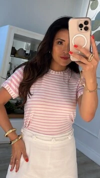 Blusa Listrada Leticia Mangas Curtas Detalhe De Botão Nos Punhos