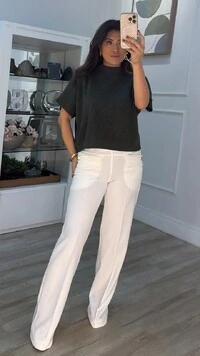 Calça Pantalona Rose Bolsos Frontais Com Recorte Duplo E Botões Dourados