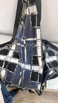 Lenço Acetinado Estampado Com Fivela E Elos