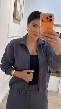 Conjunto Moletom Lais Blusa Gola Alta Com Puxadores No Barrado E Calça Pantalona