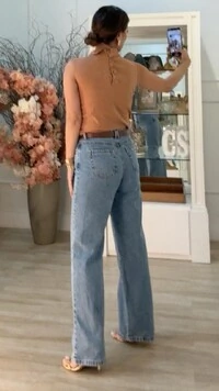 Blusa Regata Gola Alta Tati Posterior Com Botões Forrados