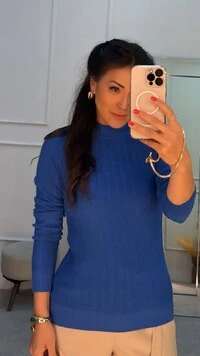 Blusa Tricot Nervuras Verticais Roberta Gola Alta Canelada