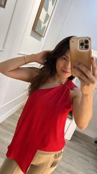 Blusa Ombro Único Detalhe Fivela Dourada Dayane Barrado Assimétrico