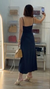 Vestido Midi Evasê Decote V Soraya Bolsos Frontais