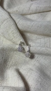 Brinco Pequeno Argola Cravejada Com Pingente