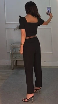Blusa Cropped Alfaiataria Loryn Babado Nos Ombros
