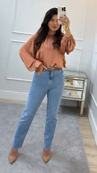 Blusa Gola Alta Acetinada Emilly Mangas Bufantes Detalhe De Babado