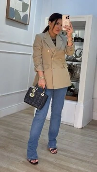 Blazer Alongado Karina Botões Duplos Dourados E Lapelas