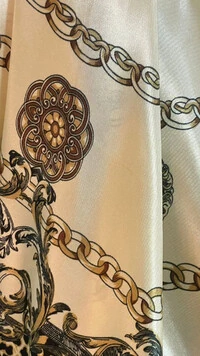 Lenço Acetinado Estampado Detalhe Em Animal Print