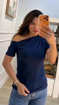 Blusa Malha Layla Ombro Vazado Detalhe Pregas