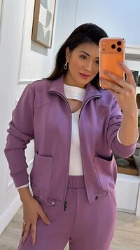 Conjunto Moletom Lais Blusa Gola Alta Com Puxadores No Barrado E Calça Pantalona