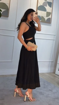 Vestido Midi Decote Coração Thalita Recortes Vazados Laterais
