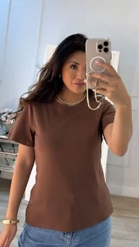 Blusa Básica Talia Gola Careca E Mangas Curtas