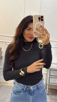 Blusa Básica Giovanna Gola Média E Mangas Longas