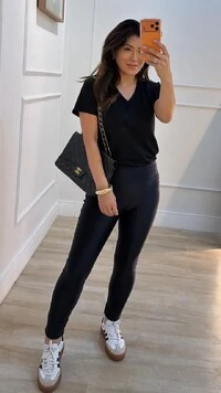 Blusa Malha Decote V Eliza Mangas Curtas