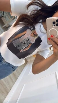 T-Shirt Estampa Mulher Com Blusa Cravejada E Escrita NY FW