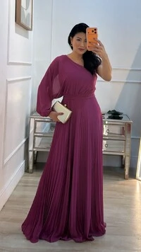 Vestido Longo Plissado Carla Manga Única Com Cinto Faixa