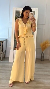 Blusa Regata Crepe Larissa Decote V Detalhe Babado Duplo