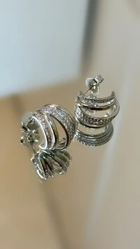 Brinco Médio Argola Múltiplas Cravejadas