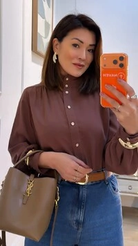 Camisa Crepe Gola Alta Jaqueline Botões Dourados Frontais