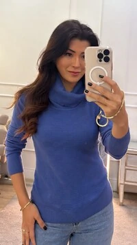 Blusa Tricot Gola Rolê Mia Nervuras Onduladas Frontais