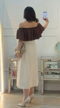 Blusa Ombro À Ombro Clara Detalhe Sobreposição