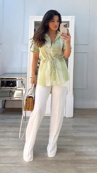 Calça Pantalona Rose Bolsos Frontais Com Recorte Duplo E Botões Dourados