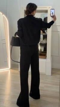 Conjunto Moletom Lais Blusa Gola Alta Com Puxadores No Barrado E Calça Pantalona