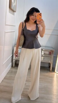 Blusa Peplum Couro Eco Decote Coração Jessie Fenda Posterior